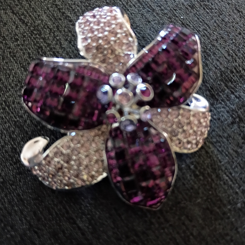 Elegant Swarovski Purple and Silver Floral Brooch - Picture 2 of 4